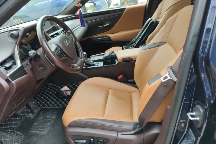 Used Lexus ES 2020 300h Deluxe Edition Left Front Seat