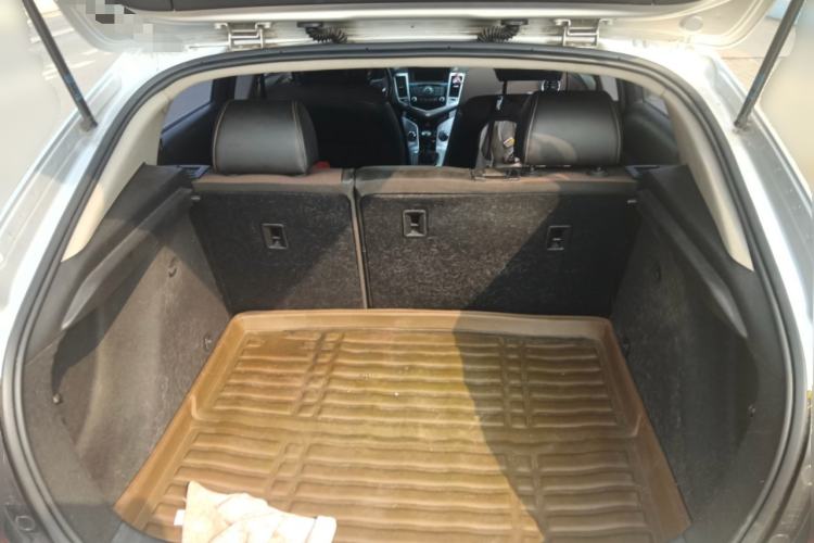 Used Chevrolet Cruze 2013 Hatchback 1.6L Manual Luxury Model
