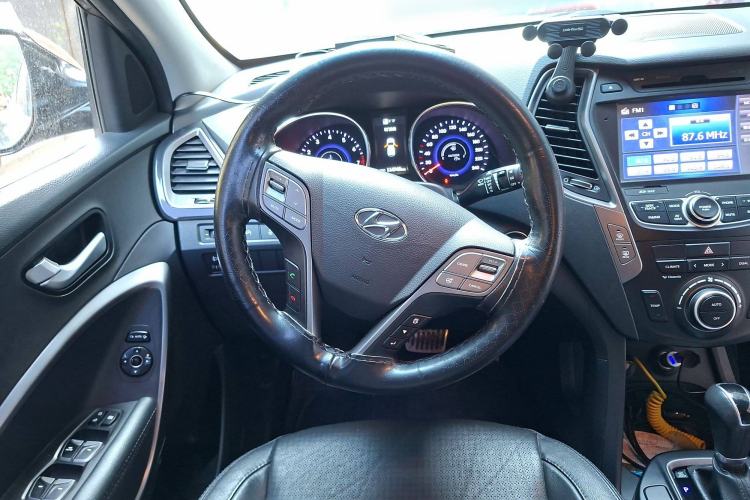 Used Hyundai Santa Fe 2013 Revised Version 2.4L Automatic All-Wheel Drive Smart Type Steering Wheel