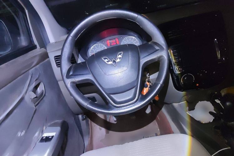 Used Wuling Rongguang V 2016 1.5L Standard Version
