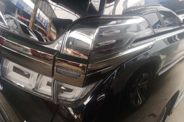 Used Toyota Vellfire 2023 Crown Dual-Engine 2.5L HV Ultimate Edition
