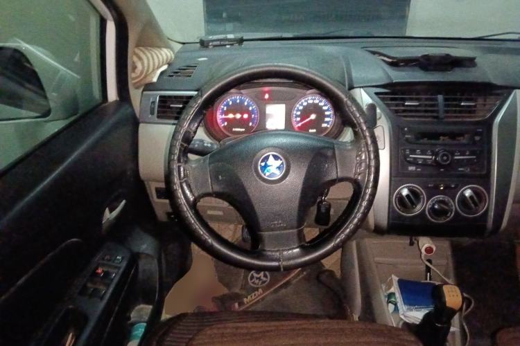 Used Venucia R50 2015 1.6L Manual Fashion Edition Steering Wheel