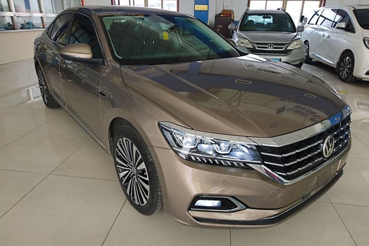 Used Volkswagen Passat 2020 330TSI Prestige Edition China VI Standard Front Right 45 Deg