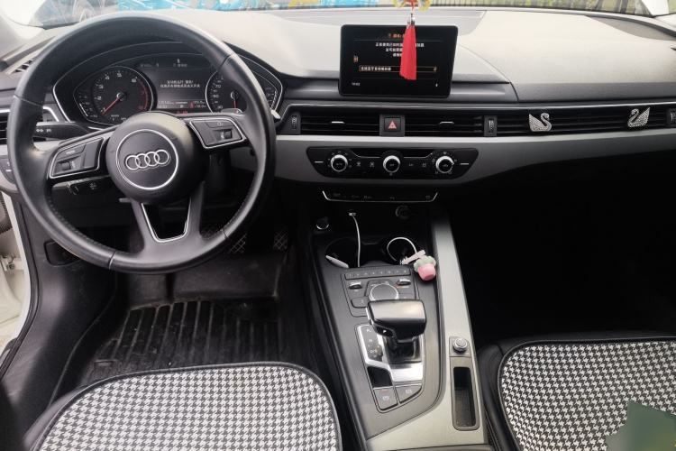 Used Audi A4L 2018 30th Anniversary Edition 40 TFSI Trendy Model Center Console