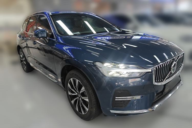 Used Volvo XC60 2024 B5 4x4 Smart Luxury Edition Front Right 45 Deg