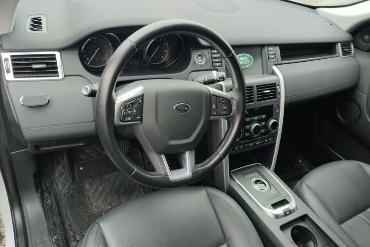 Used Land Rover Discovery Sport 2018 240 PS SE Version Center Console