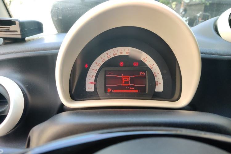 Used smart fortwo 2015 1.0L 52 kW hardtop Dynamic version
