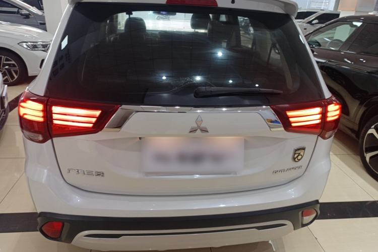 Used Mitsubishi Outlander 2019 2.0L Two-Wheel Drive Comfort Edition 7-Seater China VI Standard