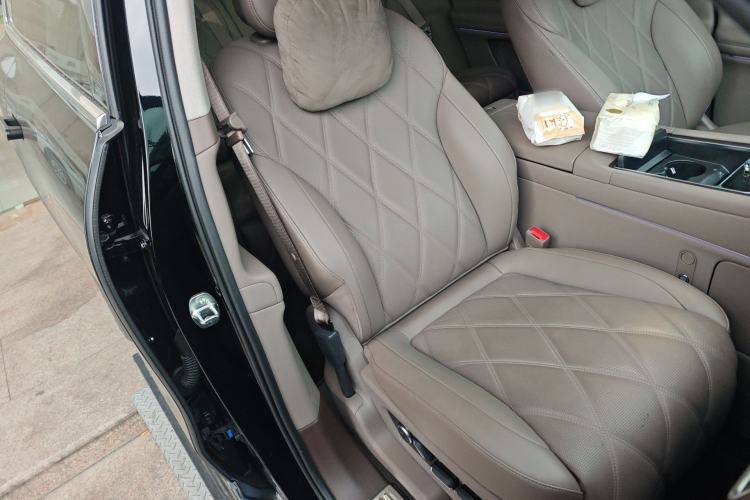 Used Hima AITO M9 2025 Extended-Range Ultra Version 52 kWh 5-Seater Edition Right Front Seat