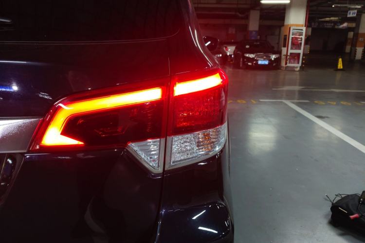 Used Nissan Terra 2020 2.5L XL Upper 4WD Automatic Four-Wheel Drive Luxury Edition Right Rear Taillight