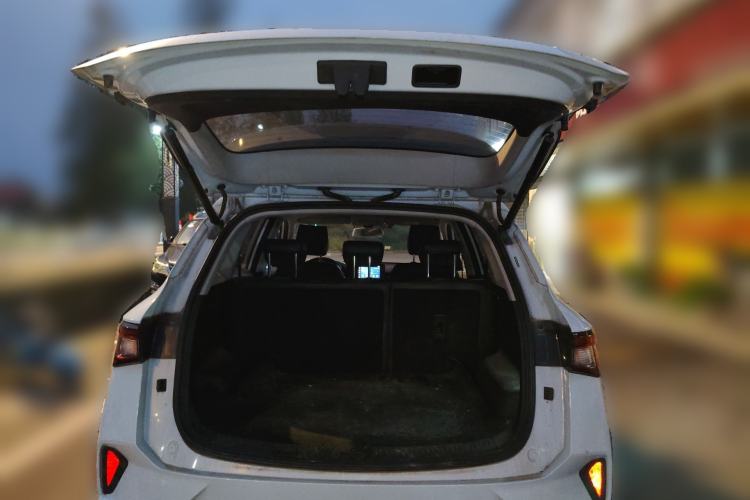 Used Wuling Asta 2022 2.0L DHT Electric Power Version Trunk