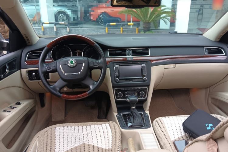 Used Skoda Superb 2009 1.8TSI Automatic Luxury Edition Center Console