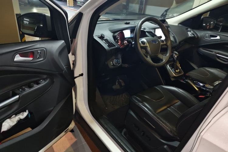 Used Ford Kuga 2015 2.0L GTDi Four-Wheel-Drive Sport Model