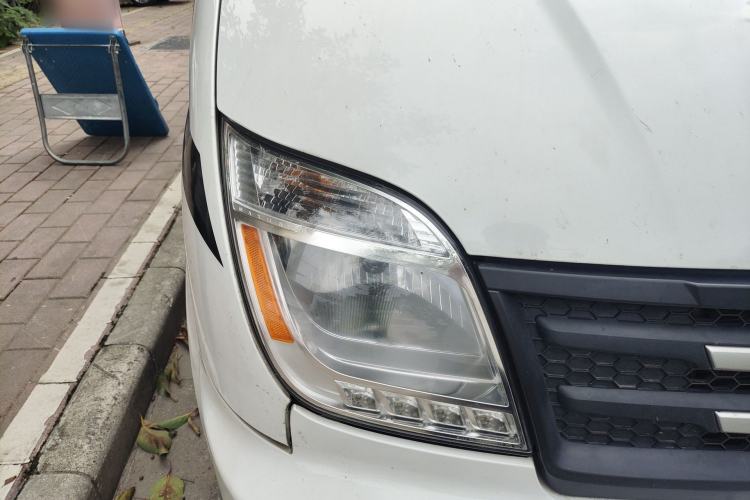 Used SAIC MAXUS Xintu V80 2021 2.0T Manual Classic Aoyuntong 127 PS Mid-axle Mid-roof 6/7/8/9-Seater