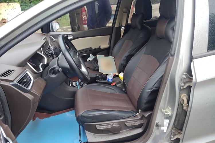 Used Baojun 310W 2017 1.5L Manual Comfort Version China VI Emission Standard Left Front Seat