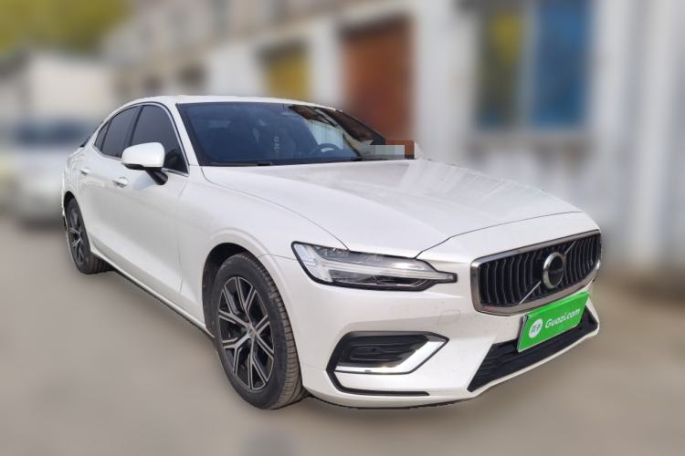 Used Volvo S60 2024 B4 Zhiyi Luxury Edition Front Right 45 Deg