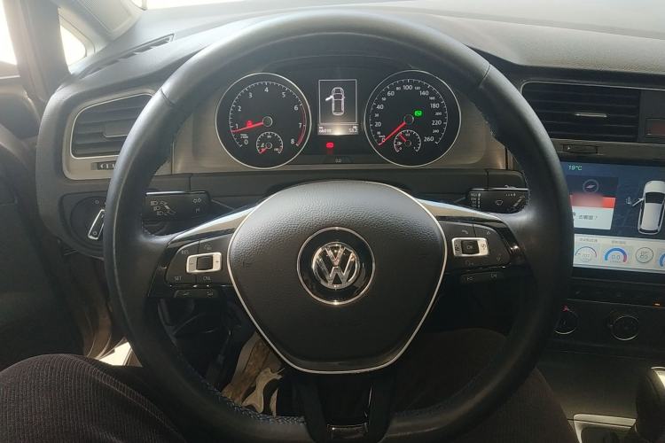 Used Volkswagen Golf 2015 1.4TSI Automatic Luxury Model Steering Wheel