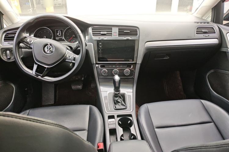Used Volkswagen Golf 2020 200TSI DSG Comfortable and Ambitious Edition Center Console