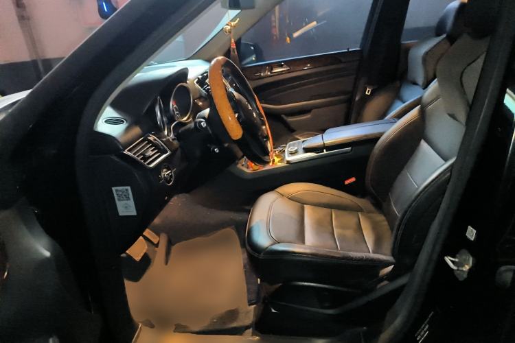 Used Mercedes-Benz M-Class 2015 ML 400 4MATIC Dynamic Model Left Front Seat