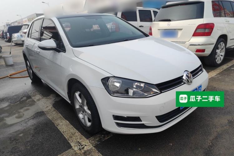 Used Volkswagen Golf 2016 230TSI Automatic Comfort Version Front Right 45 Deg