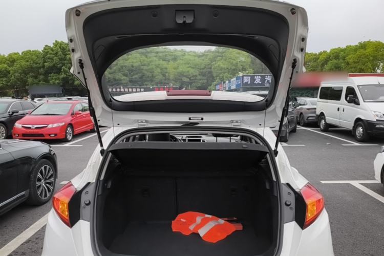 Used CHANGAN Eado 2013 1.6L Automatic ZhiKu Model China IV Standard Trunk