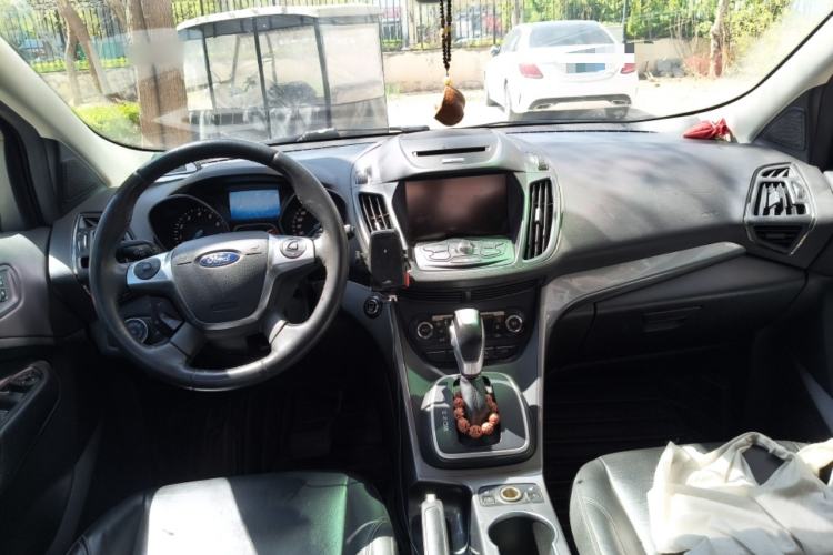 Used Ford Kuga 2015 1.5L GTDi Four-Wheel-Drive Elite Model Center Console