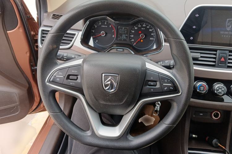 Used Baojun 310W 2017 1.5L Manual Fashion Model China V