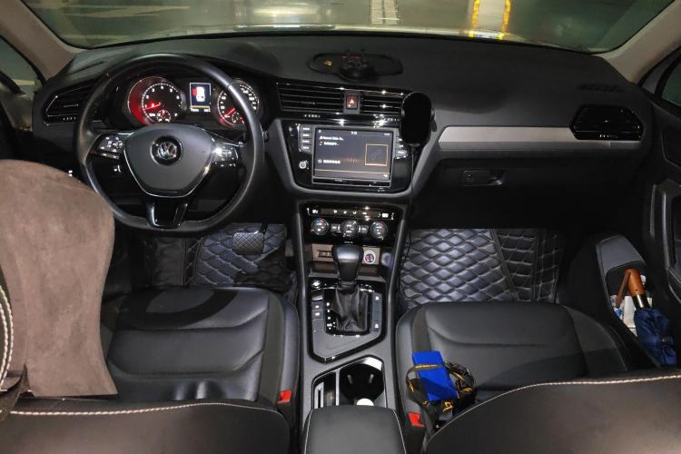 Used Volkswagen Tiguan L 2018 330TSI Automatic Two-Wheel Drive Comfort Edition Center Console