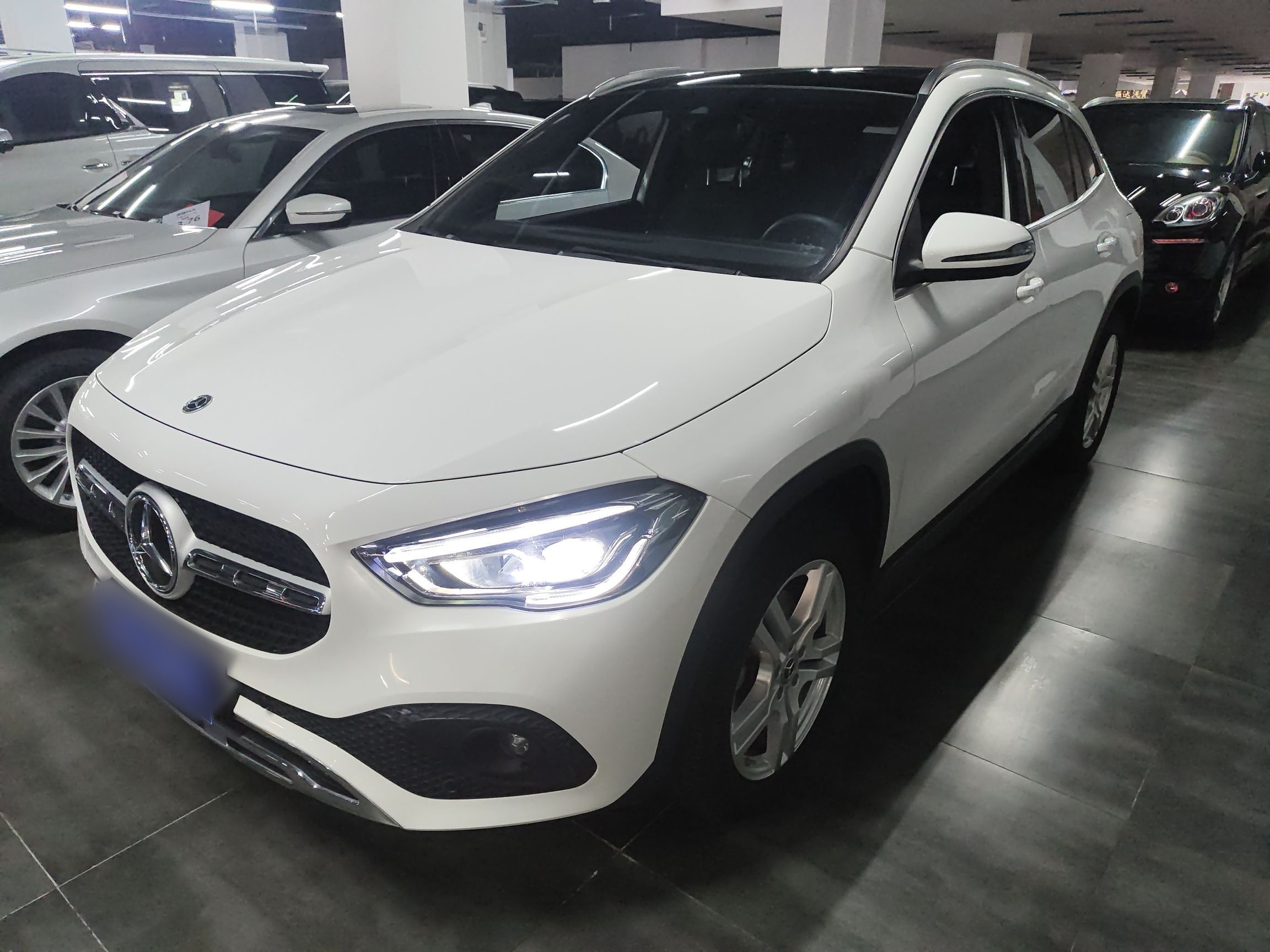 Под передней частью автомобиля