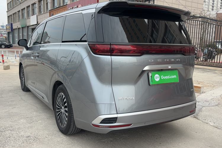 Used Denza D9 2022 DM-i 1040 Prestige Model
