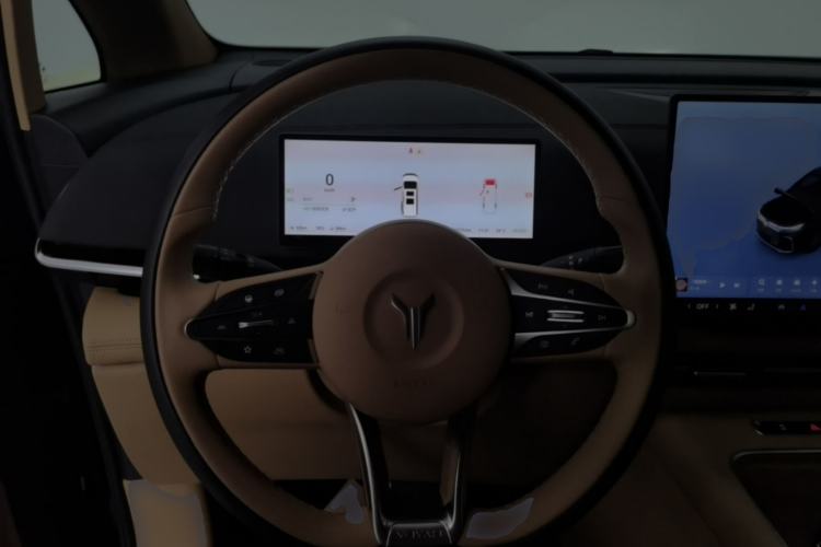 Used VOYAH Dream 2025 PHEV Four-Wheel Drive Excellence Kunpeng Edition Steering Wheel