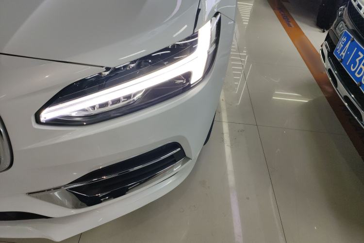Used Volvo S90 New Energy 2020 T8 e-Drive Hybrid – Zhiyi Luxury Edition Left Front Headlight