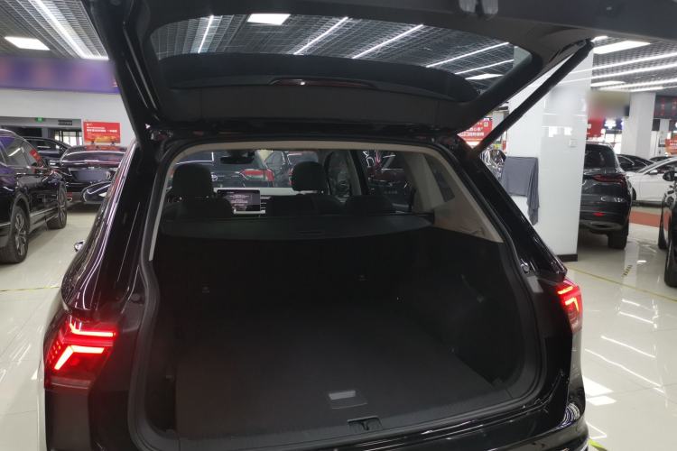 Used Volkswagen Tiguan L 2023 Restyled 330TSI Automatic Two-Wheel Drive R-Line Enhanced Comfort Version
