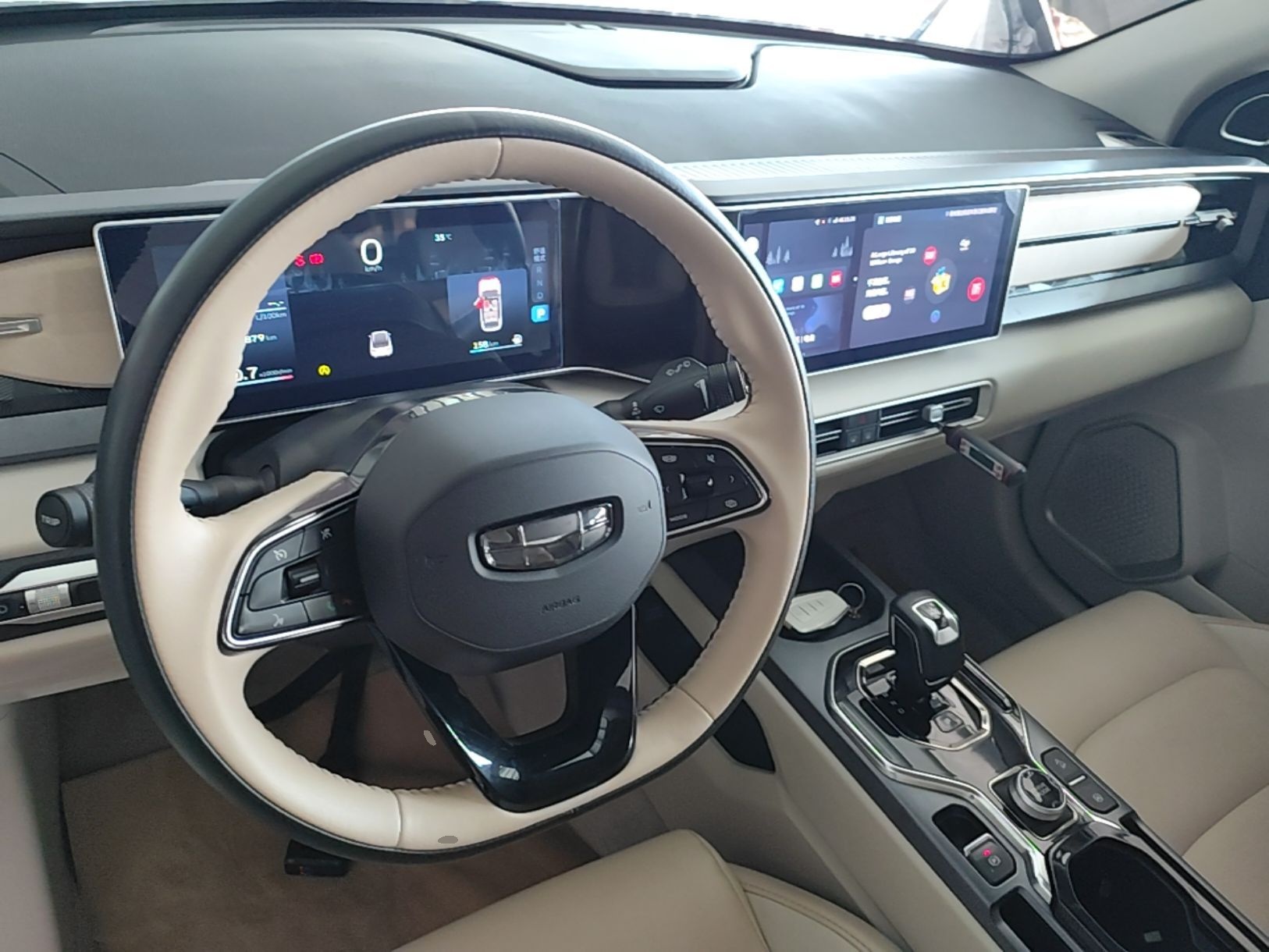 Geely Auto icon 2023 1.5TD Chocolate Smoothie Edition — снимка 13