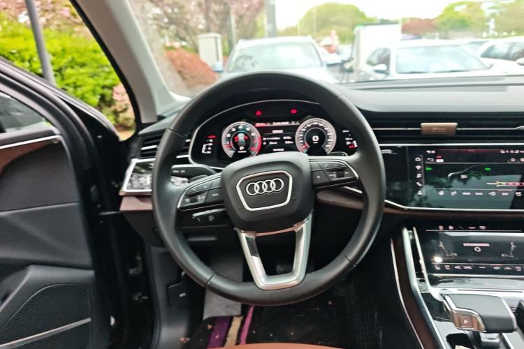 Used Audi Q7 2023 55 TFSI quattro S line Sport Edition Steering Wheel