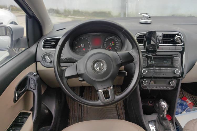 Used Volkswagen Polo 2011 1.6L Automatic ZhiKu Edition Steering Wheel