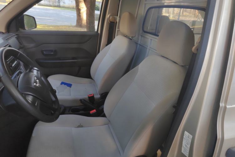 Used Wuling Hongguang V 2019 1.5L Jingqu Edition Sealed-Window Vehicle China VI LAR
