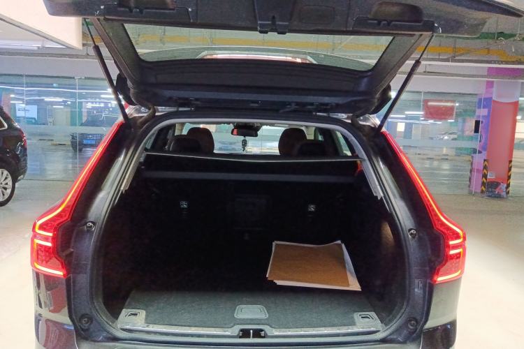 Used Volvo XC60 2019 T5 4x4 Smart Edition China V Standard Trunk