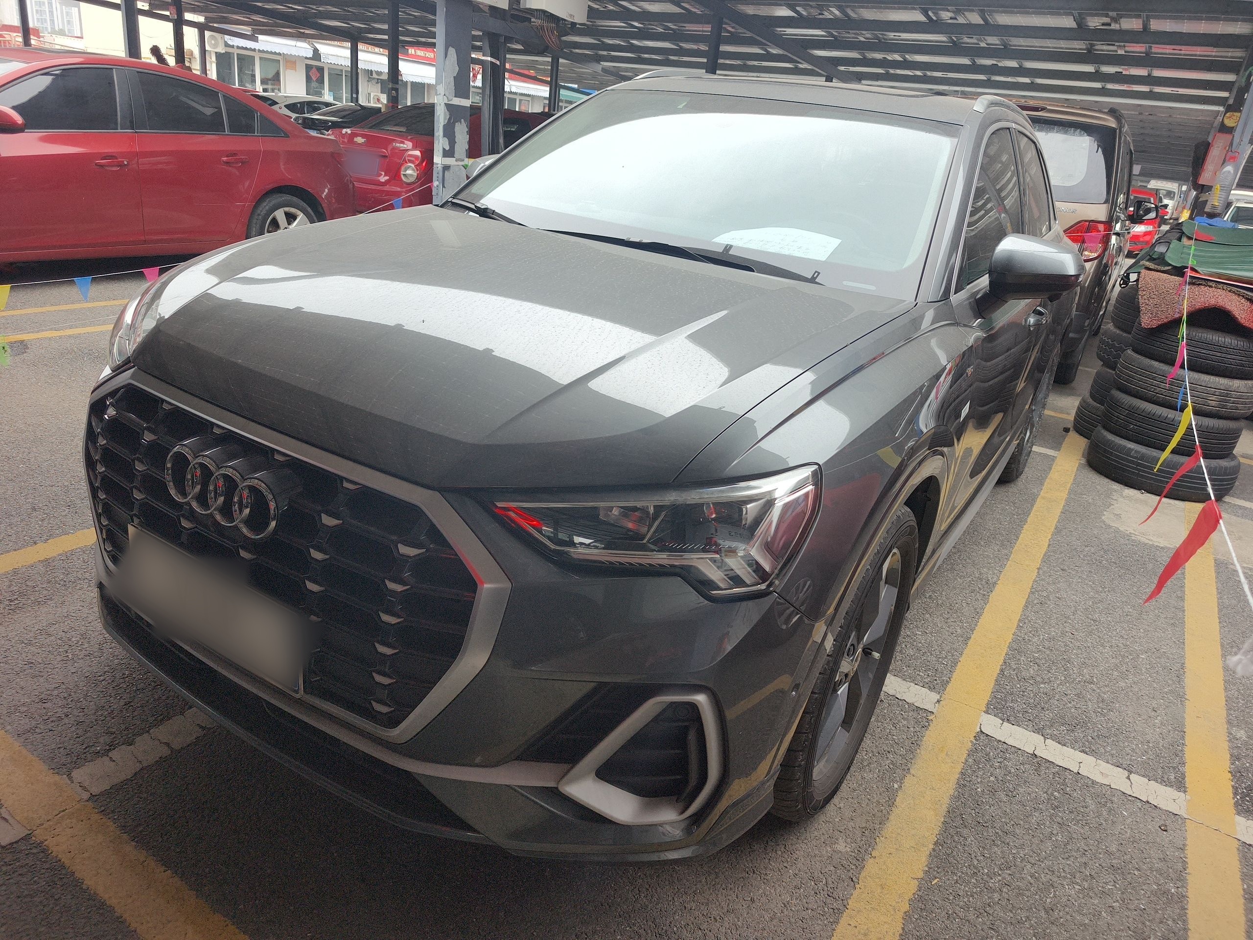 تحت مقدمة السيارة