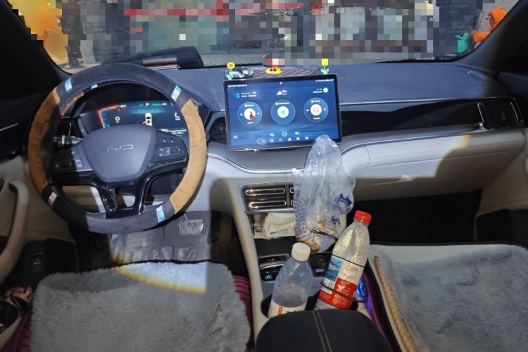 Used BYD Song PLUS New Energy 2024 HONOR Edition DM-i 71km Luxury Model Center Console