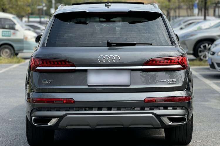 Used Audi Q7 2020 55 TFSI quattro S line sports model
