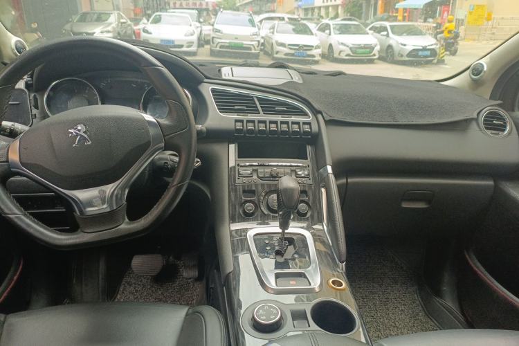 Used Peugeot 3008 2013 1.6THP Automatic Prestige Edition Center Console