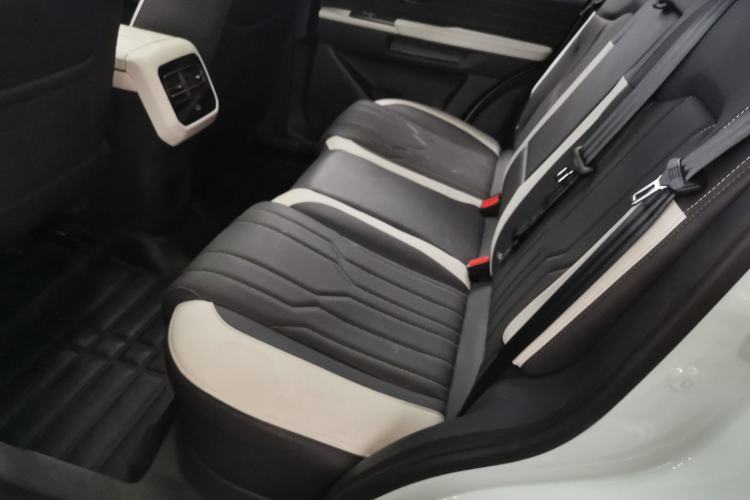 Used JETOUR Shanhai L6 2024 1.5TD DHT MAX Interior 4