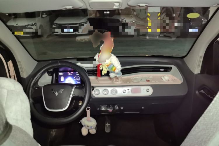 Used Wuling Hongguang MINIEV 2021 Macaron Fashion Model Lithium Iron Phosphate Center Console