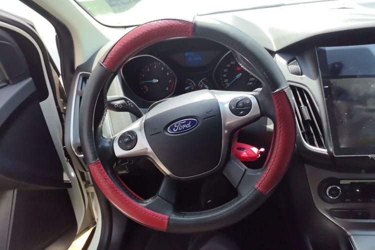 Used Ford Focus 2012 Sedan 1.6L Automatic Fashion Edition