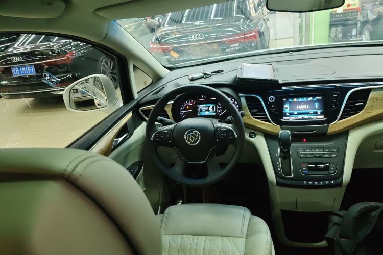 Used Buick GL8 2018 ES 28T Comfort Model China VI Standard Steering Wheel