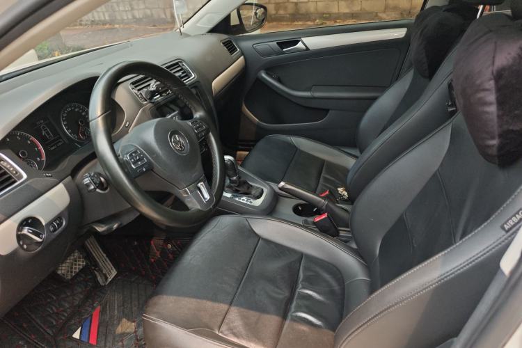 Used Volkswagen Sagitar 2014 1.4TSI Automatic Luxury Model Left Front Seat