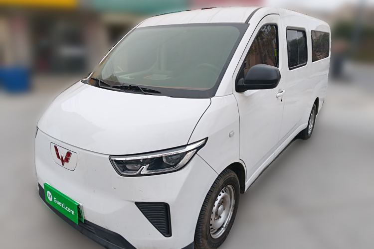 Used Wuling Yangguang 2024 300KM Comfort Version Passenger Van 75kW