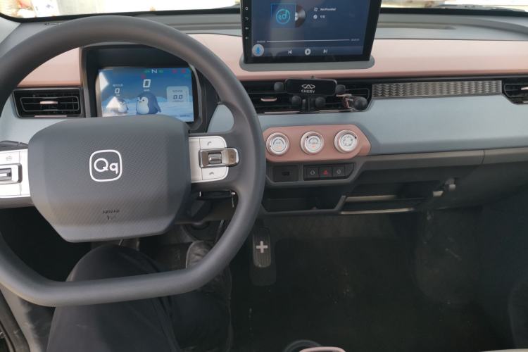 Used Chery QQ Ice Cream 2025 205km Qi Energy Version Center Console