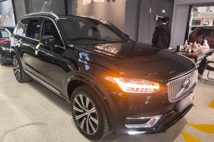 Used Volvo XC90 2021 B5 SmartDrive Luxury Edition 5-seater Front Right 45 Deg